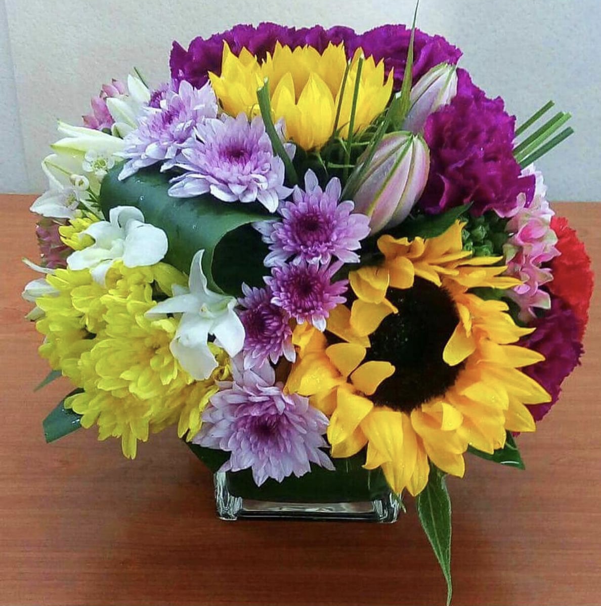 Mix dutch flowers table centrepiece 